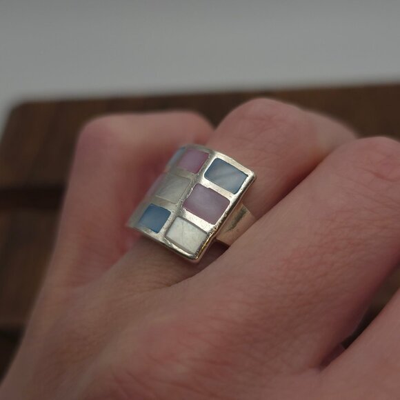 Size 6.5 925 Sterling Silver Thick Blue Pink White Shell Square Ring - Picture 3 of 8
